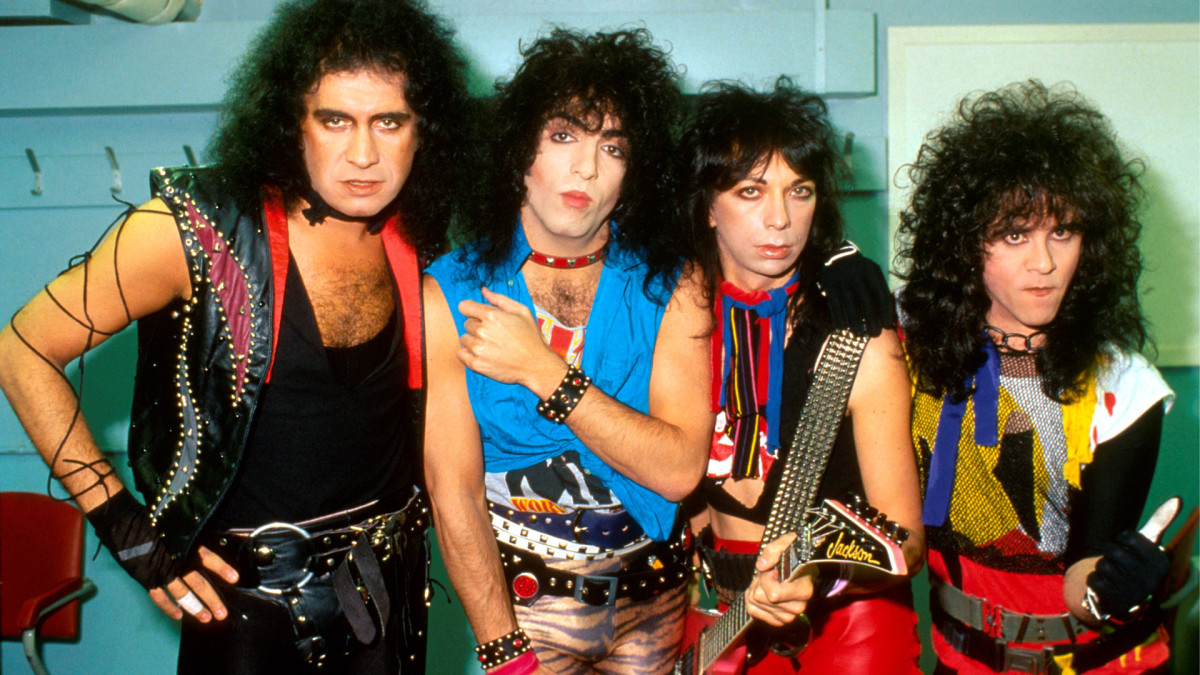 When KISS Wiped Away Their Iconic Face Paint in 1983, Fans 'Hated' the New  Look - Biography