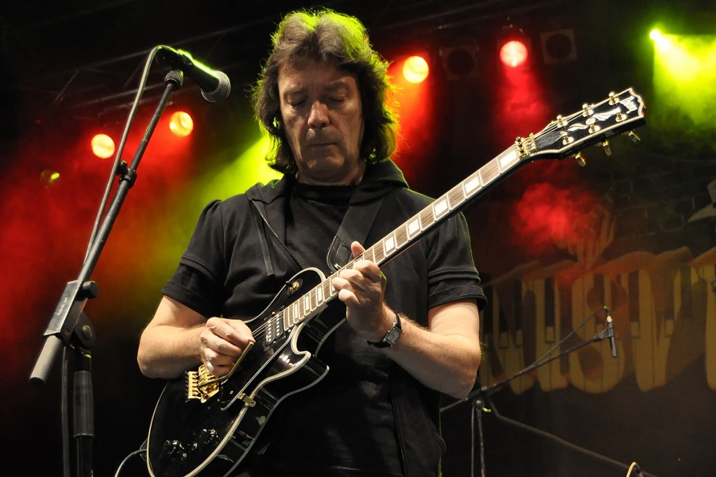 Former Genesis guitarist Steve Hackett plays any solo he wants on "The  Knife" | earofnewt.com