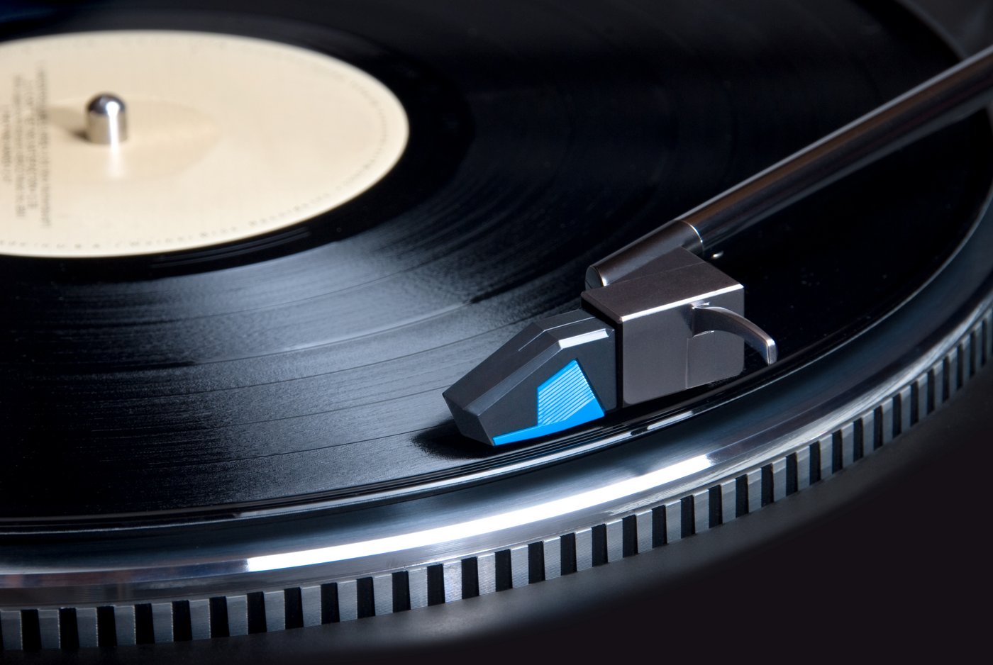 How can you convert vinyl records to a digital format? - Myria